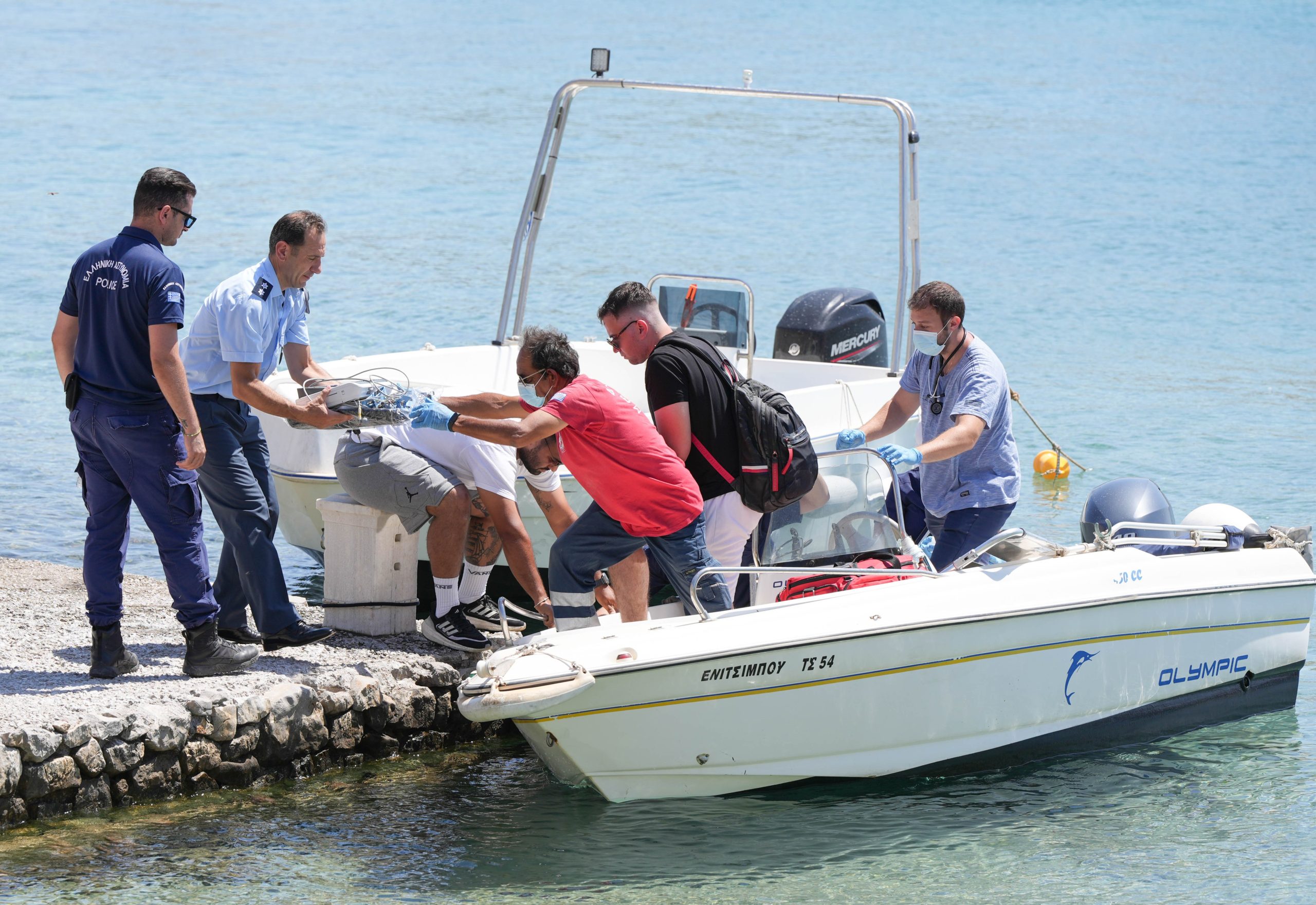 Un equipo de búsqueda notó un objeto cerca de un complejo turístico, que más tarde se confirmó que era el cuerpo del doctor